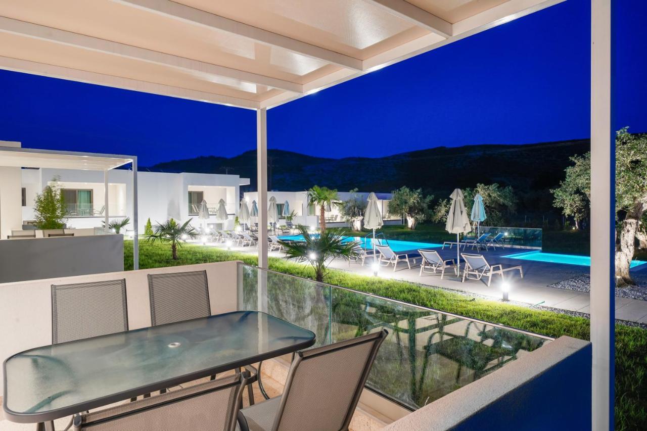 Encanto Village -Apartments Потос Екстериор снимка