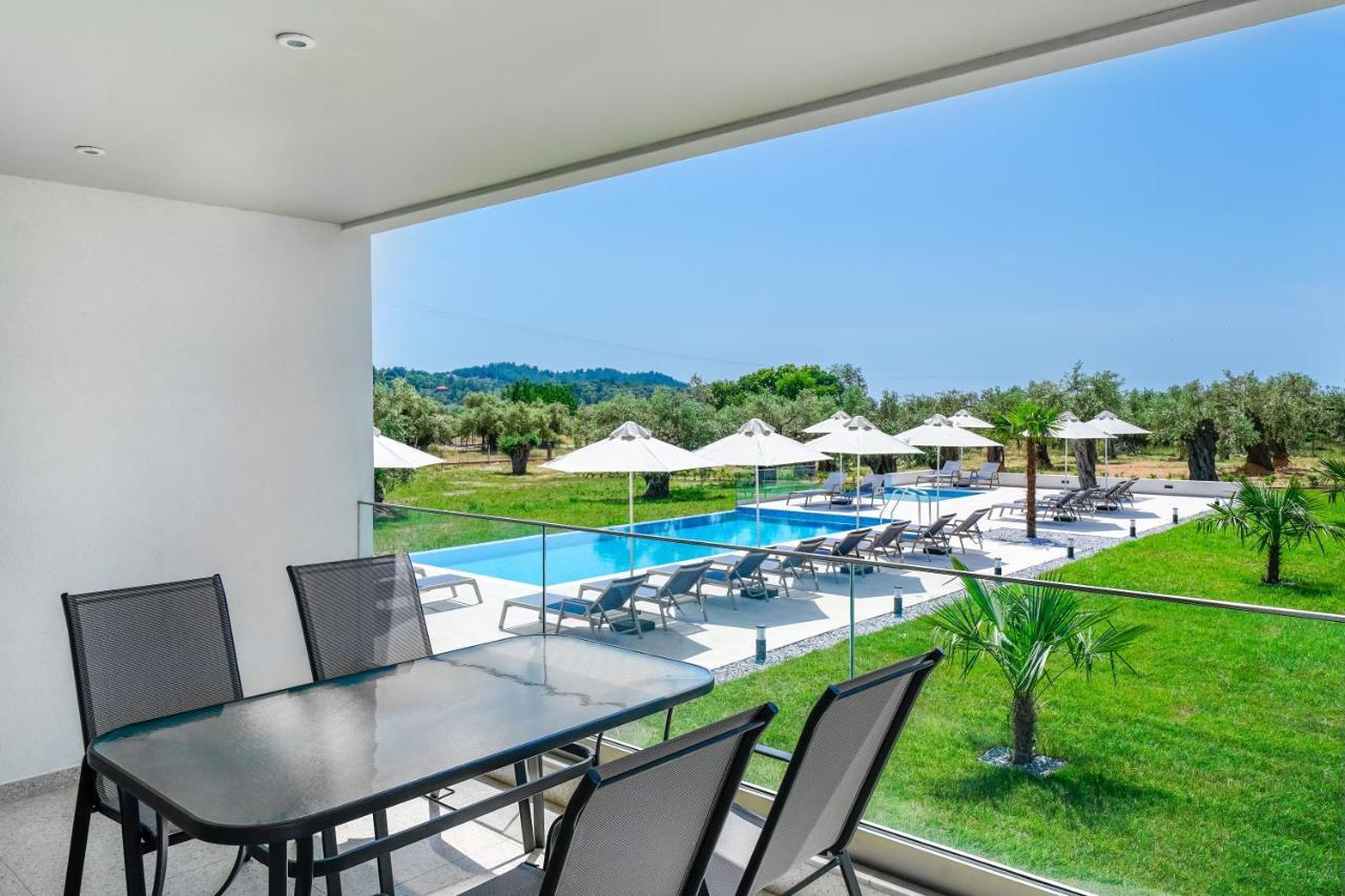 Encanto Village -Apartments Потос Екстериор снимка